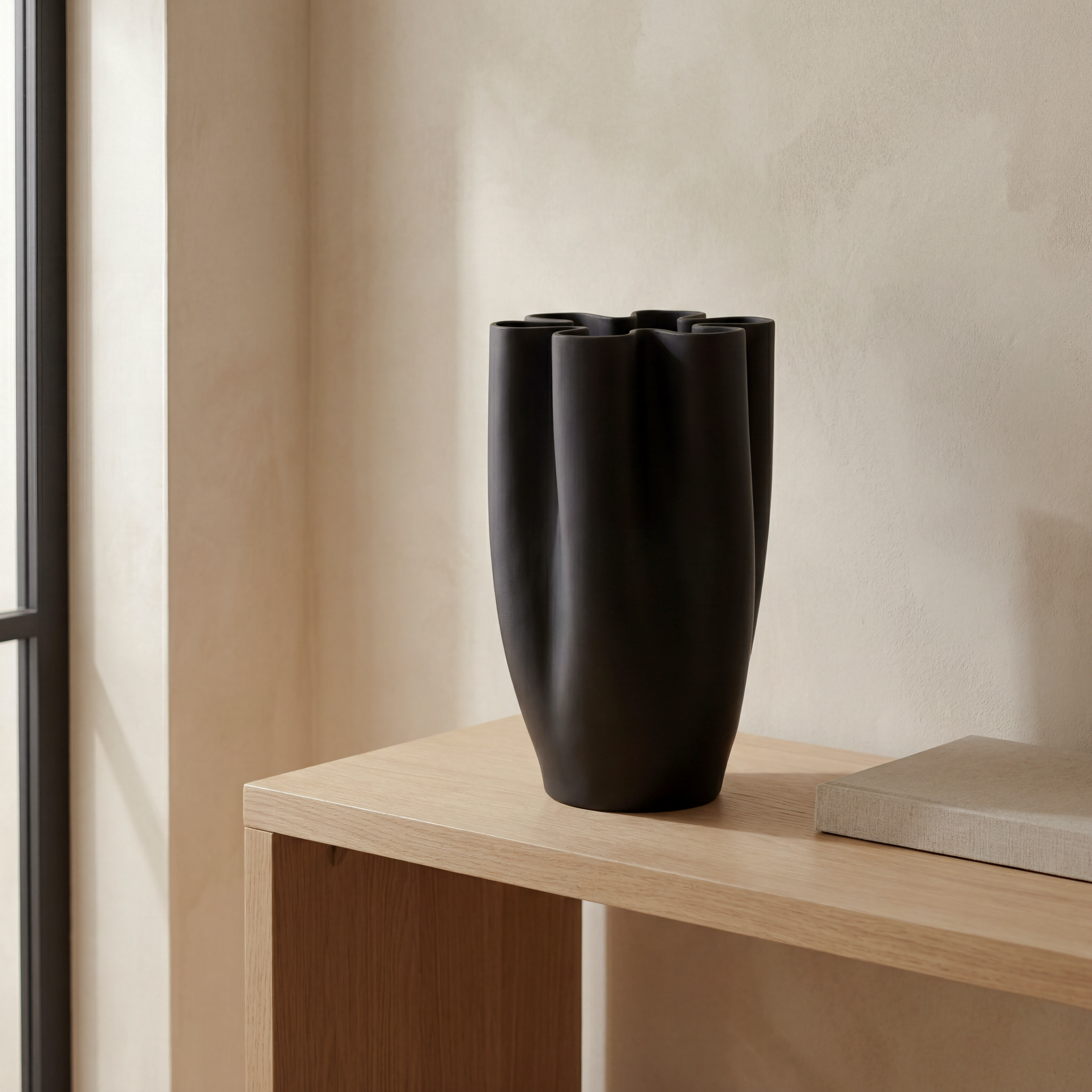 AURORA Black Vase Large 32cm