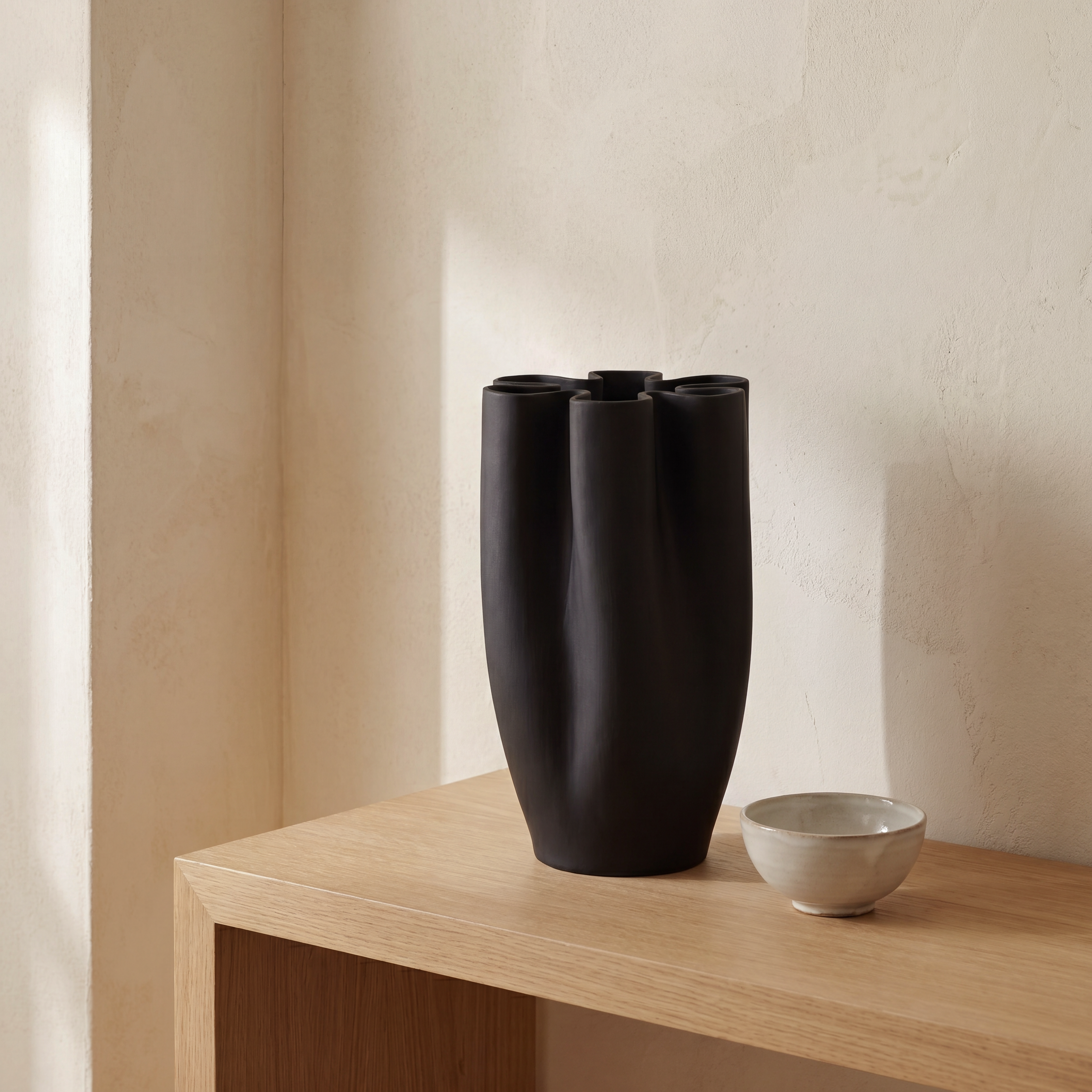 AURORA Black Vase  Small 28cm